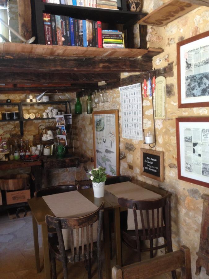 Lo Petit Cretsou Bed and Breakfast Simeyrols Buitenkant foto